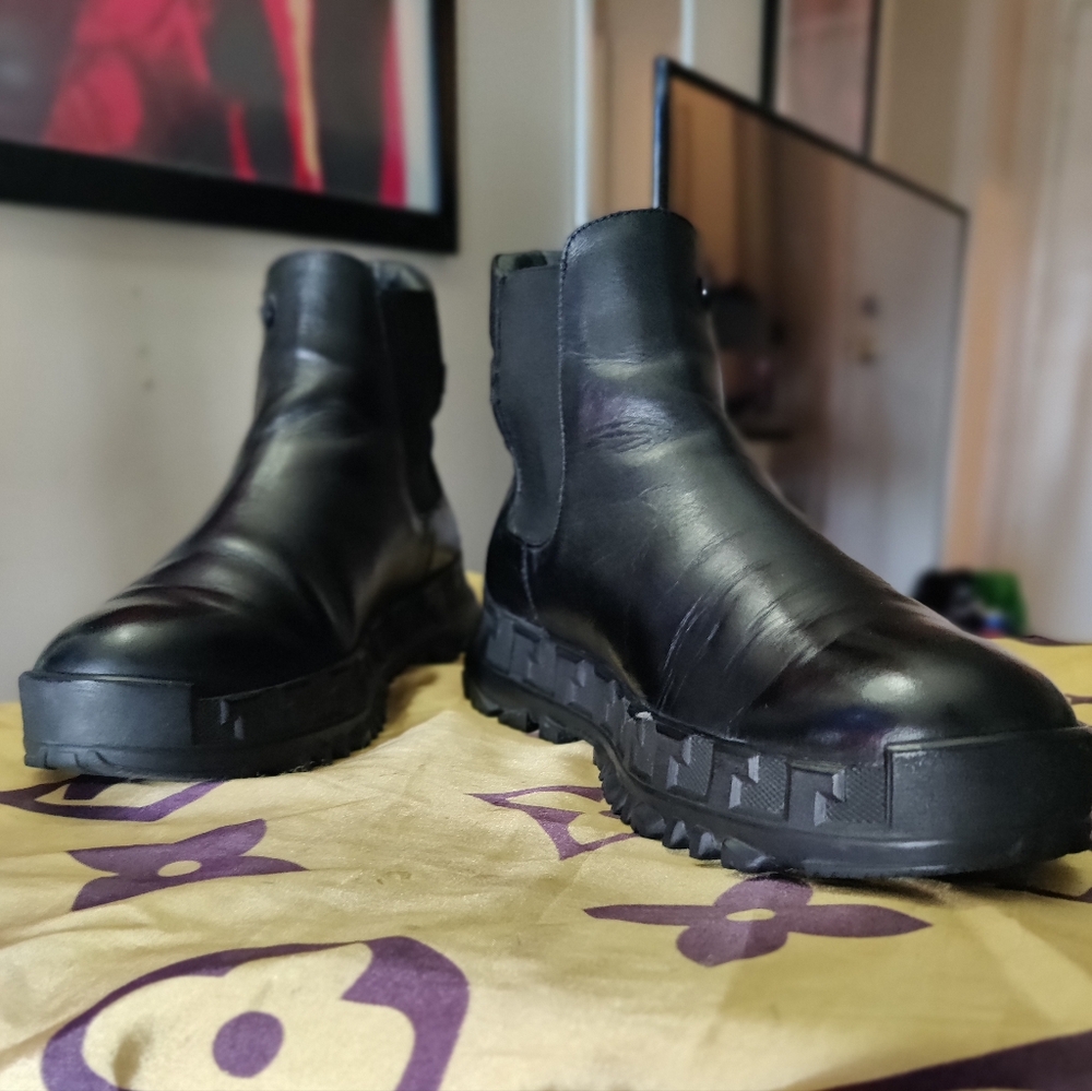 Versace Greca Rhegis Boots - Picture 5 of 11